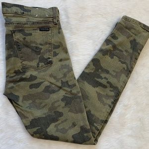 Hudson Krista Super Skinny Crop in camouflage, Size 25